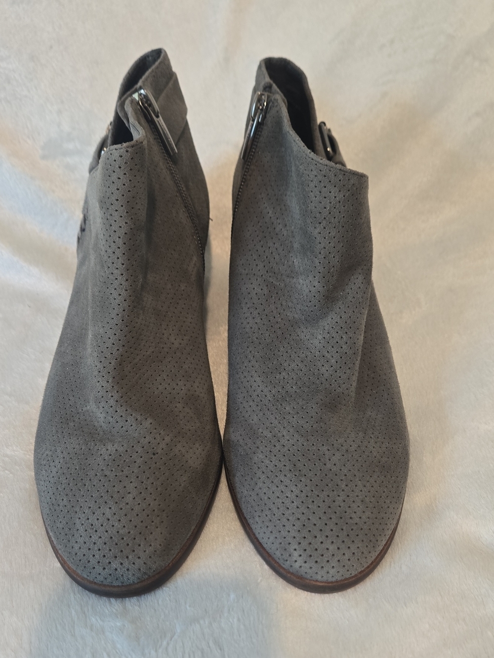 Vince Camuto Perforated Ankle Grey Suede Leather Booties SZ 9WIDE